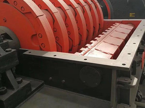 大型建筑垃圾移动破碎机安装