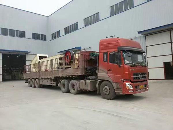 重庆锤击移动破碎站工作现场