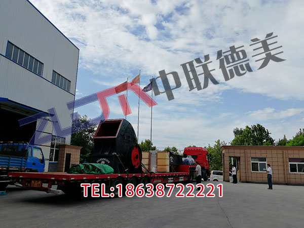 山东自制移动破碎机的工作视频